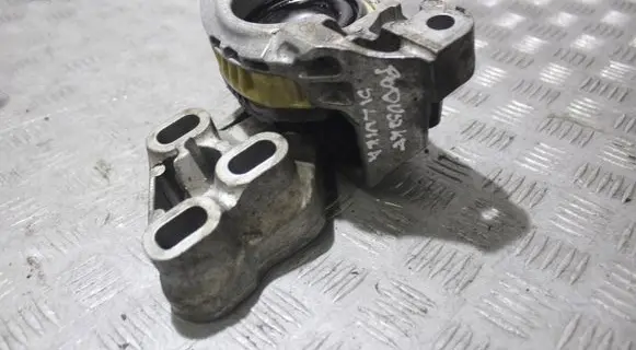 Mercedes-Benz CLA C117 X117 W117 Engine mount bracket A2462499617
