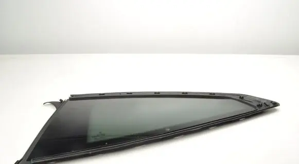 BMW 4 G22 G23 G24 G26 Rear side window 7482715