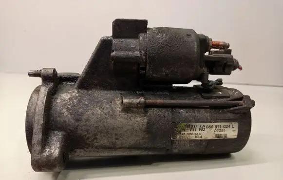 Volkswagen PASSAT B5.5 Starter motor 068911024L