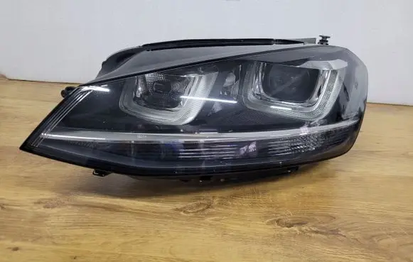 Volkswagen Golf VII Headlight/headlamp