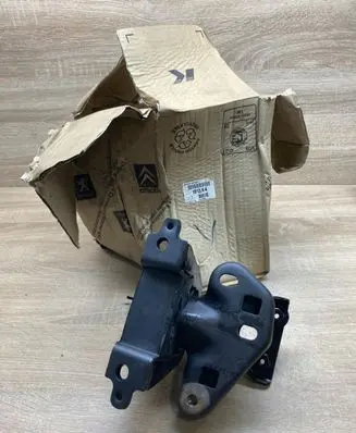 Toyota Aygo AB10 Engine mounting bracket 1813K4 12372YV010