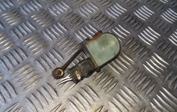 Headlight/headlamp level sensor