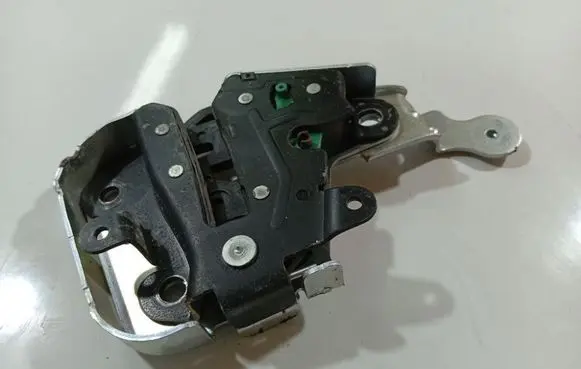 Honda FR-V Seat back rest lock catch 