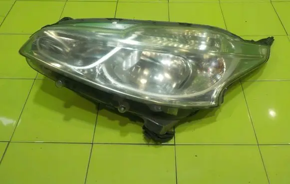 Peugeot 208 I Headlight/headlamp PRZOD
