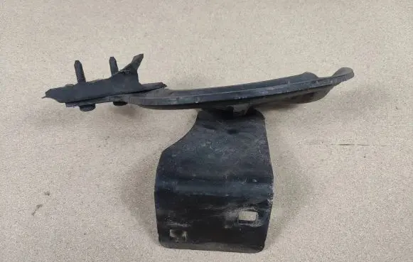 Tailgate/trunk/boot hinge