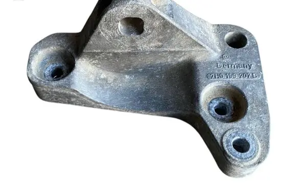 Volkswagen Transporter - Caravelle T5 Engine mounting bracket 7H0199207B