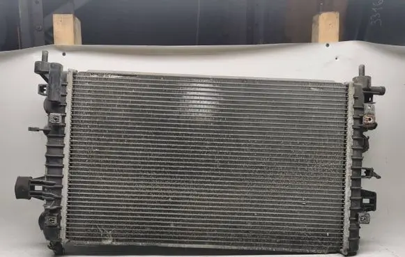 Opel Zafira B Coolant radiator 13170110 8135