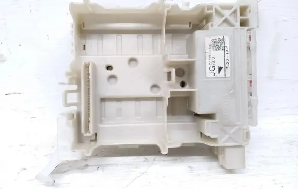 Toyota Hilux (AN120, AN130) Fuse module 827300K520 7L201916