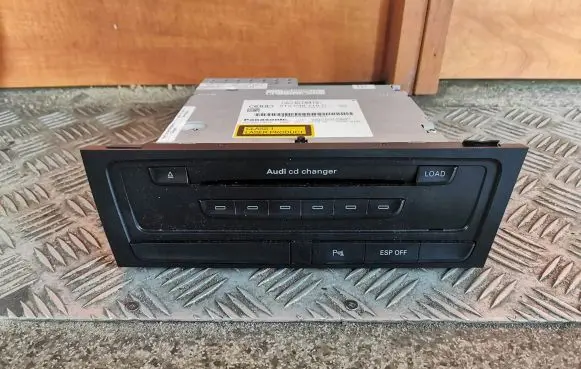 Audi A4 S4 B8 8K CD/DVD changer 8T2035110C
