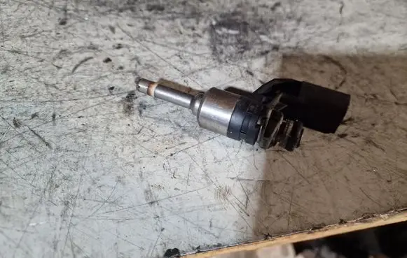 Fuel injector