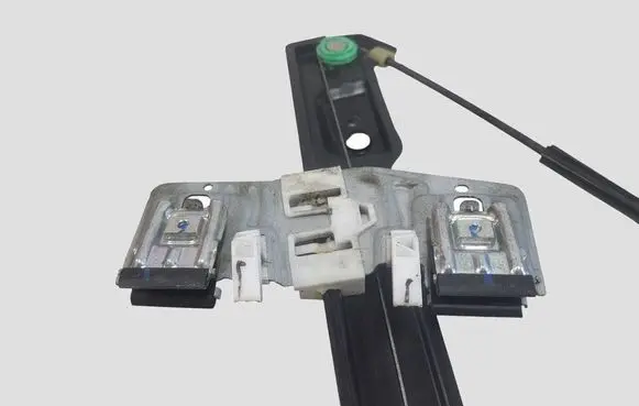 Ford Fiesta Front window lifting mechanism without motor