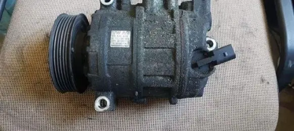 Volkswagen Golf V Air conditioning (A/C) compressor (pump) 1K0820803F