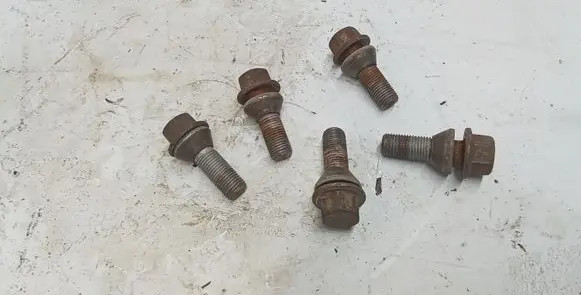Volvo XC90 Nuts/bolts 30648005