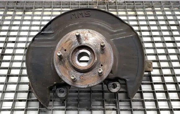 Honda CR-V Front wheel hub spindle knuckle 