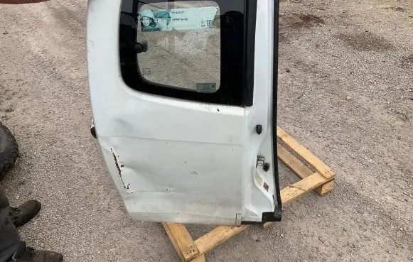 Isuzu D-Max Rear door
