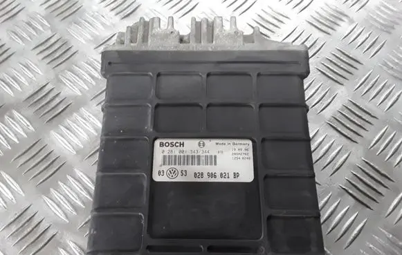 Volkswagen Golf III Engine control unit/module 0281001343344 028906021BP 28SA2782