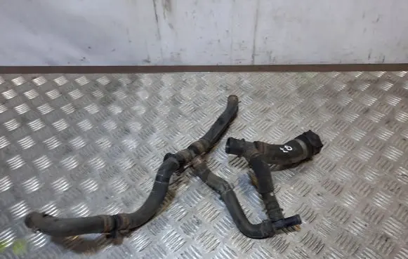 Audi Q7 4L Engine coolant pipe/hose 7L8121070
