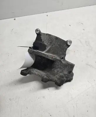 Hyundai Santa Fe Power steering pump mounting bracket 