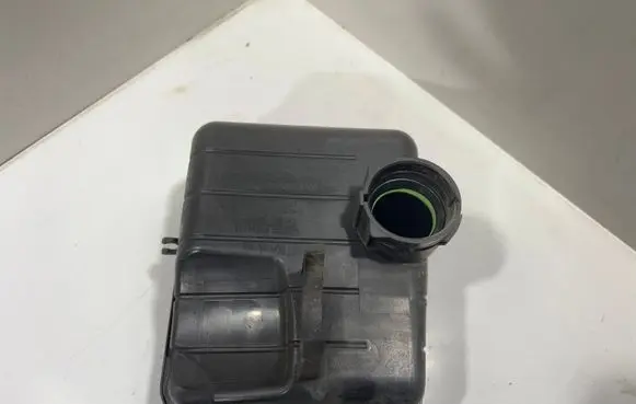 BMW 5 F10 F11 Intake resonator 8512249