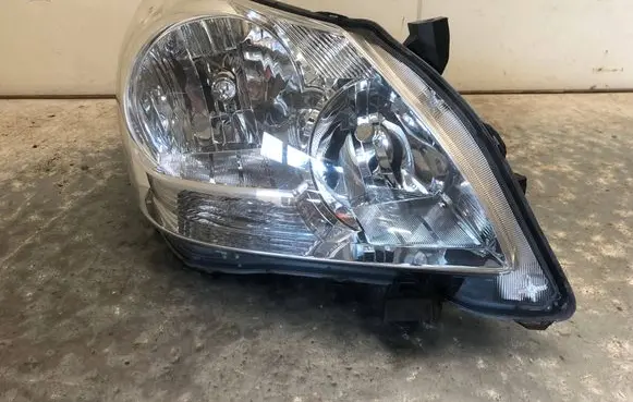 Toyota Verso Headlight/headlamp 81110-0F090-BILI 81110-0F090