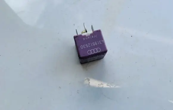 Audi A8 S8 D2 4D Other relay 431951253g
