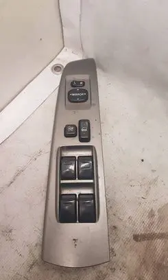 Toyota Prius (XW20) Electric window control switch 8482047011