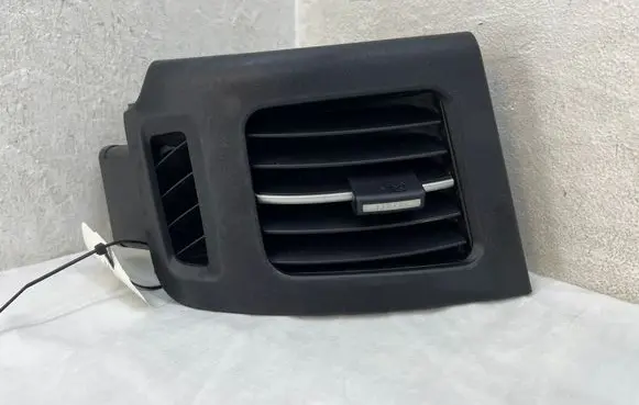 Toyota Prius (XW30) Dashboard side air vent grill/cover trim 5568647020