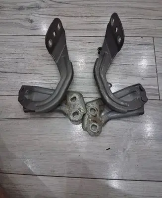 Ford Focus Engine bonnet/hood hinges 