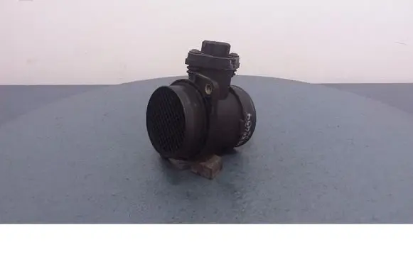 Volkswagen PASSAT B5 Mass air flow meter 037906461C