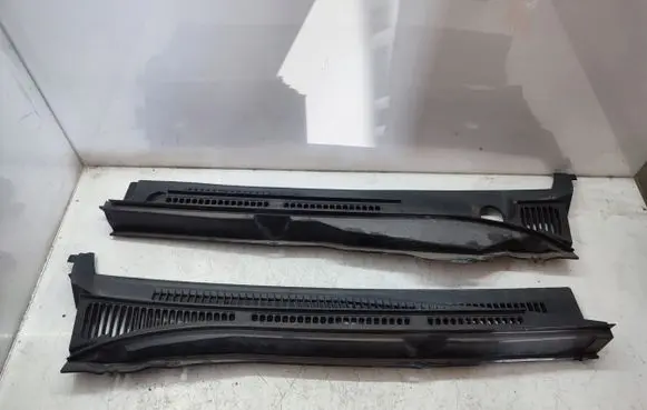 Suzuki Grand Vitara II Wiper trim 7731165J0