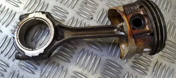 Renault Laguna I Piston with connecting rod