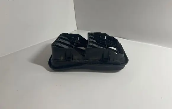Quarter panel pressure vent
