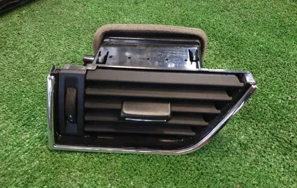 Skoda Octavia Mk3 (5E) Dashboard side air vent grill/cover trim 5E0819701E