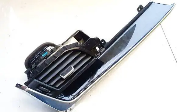 Nissan Qashqai Dashboard side air vent grill/cover trim 687616ua1a 5009-0349