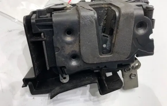 Ford Mondeo MK IV Front door lock 6M2AR21813EC
