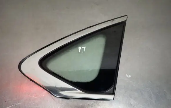 Infiniti M Rear side window