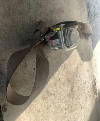 Nissan Quest Front seatbelt