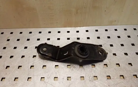 Chevrolet Captiva Radiator mount bracket
