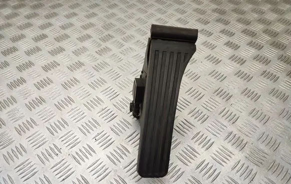Mercedes-Benz E W212 Accelerator throttle pedal A2043000004