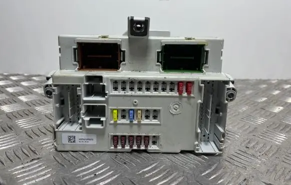 Jeep Cherokee Fuse module 68412071AA