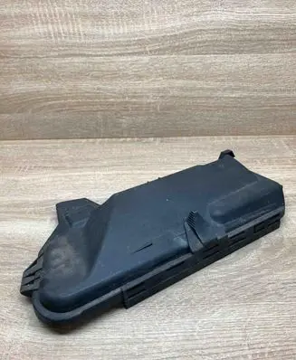 Mercedes-Benz E W211 Fuse box cover A2115400582