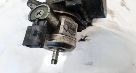 Volkswagen PASSAT CC Fuel injection high pressure pump 06H127025M