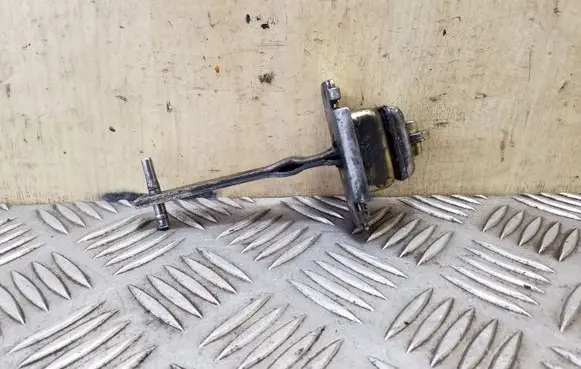 Opel Frontera B Front door check strap stopper 