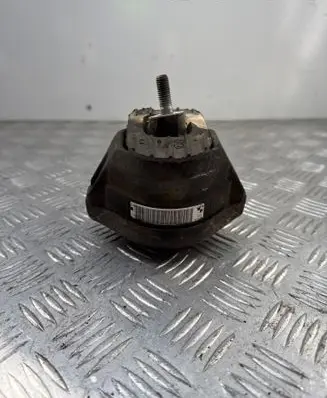 Engine mount bracket