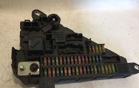 BMW 5 E60 E61 Fuse box set 690661901