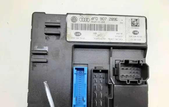 Audi A6 S6 C6 4F Central body control module 5DK00876220 4F0910289E