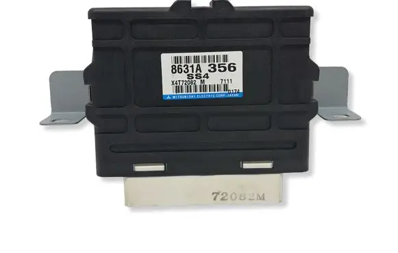 Mitsubishi Pajero Transfer box differential control unit X4T72082M