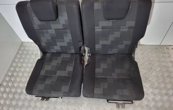 Suzuki Grand Vitara II Second row seats 