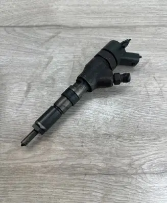 Peugeot 406 Fuel injector 0445110076