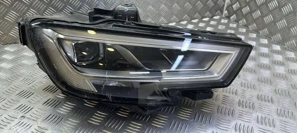 Audi A3 S3 8V Headlight/headlamp 8V0941034D 90104565